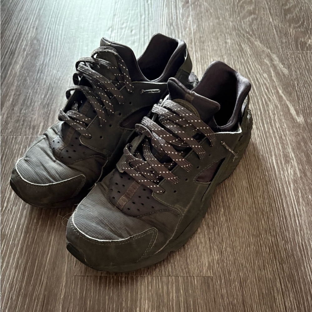 Men's Nike Black Huaraches